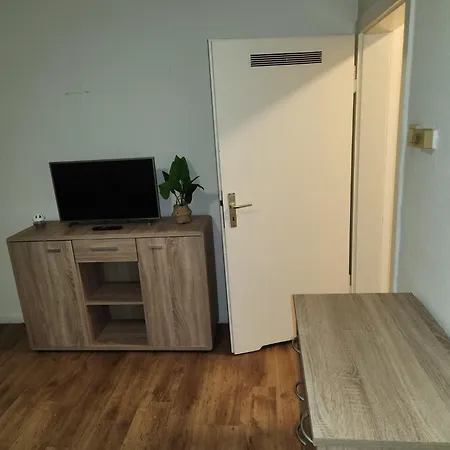 Monteurwohnung 2 in direkter Nähe zur Veltinsarena Apartment